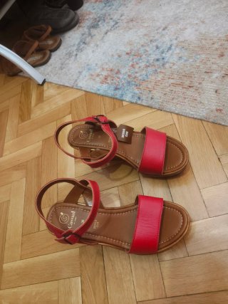 Sandalias de cuña rojas de cuero