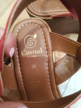 Sandalias de cuña rojas de cuero