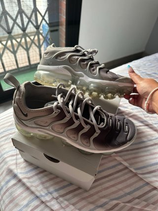 Zapatillas Nike Air Vapormax Talla 42 Grises