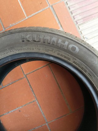 Neumático Kumho 215/55 R18 95H 3 neumáticos 60€