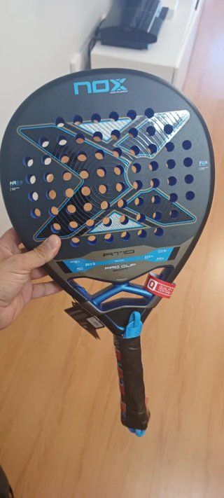 Pala Padel Nox AT10 Pro Cup Soft Negra/Azul
