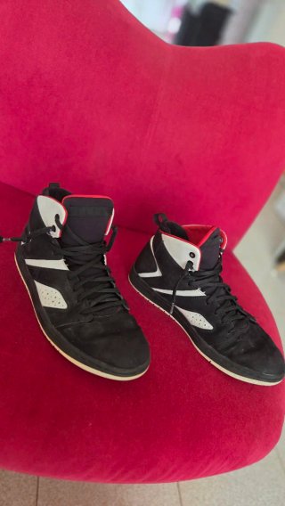 Zapatillas Baloncesto Caña Alta Negras Rojas