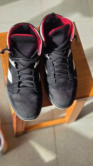 Zapatillas Baloncesto Caña Alta Negras Rojas