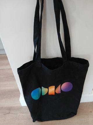 Bolsa Decathlon negra, logo multicolor y regalo