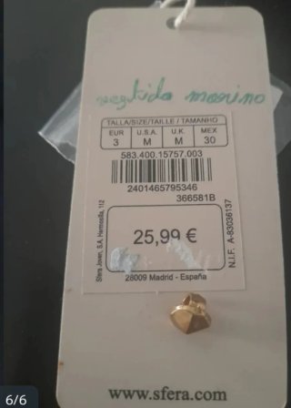 Vestido azul marino con diminutos botones dorados