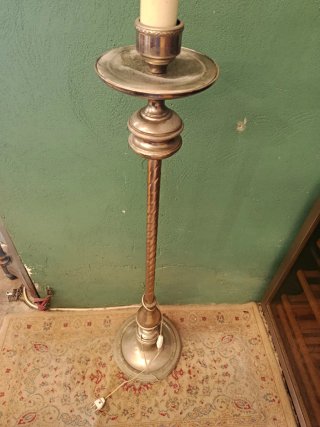 LÁMPARA DE PIE METÁLICA ESTILO CLÁSICO