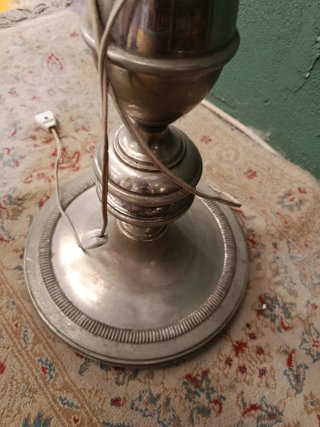 LÁMPARA DE PIE METÁLICA ESTILO CLÁSICO