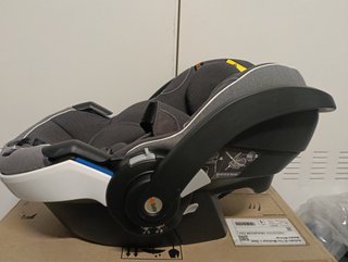 Cochecito Uppababy Cruz con capazo, silla y BeSafe