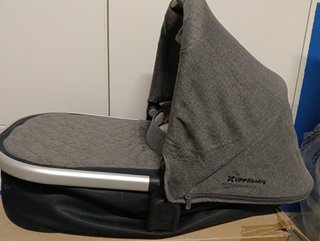 Cochecito Uppababy Cruz con capazo, silla y BeSafe