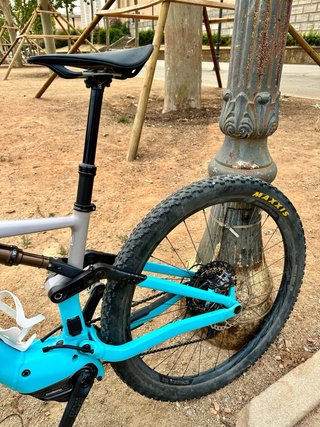 Orbea Rise H10 Eléctrica gris y azul Batería 540Wh
