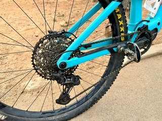 Orbea Rise H10 Eléctrica gris y azul Batería 540Wh