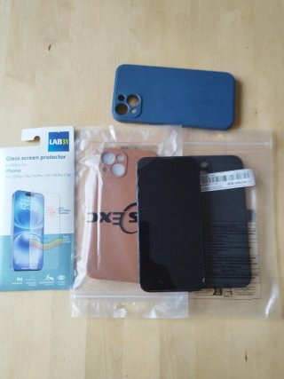 iPhone 13 con fundas y protector