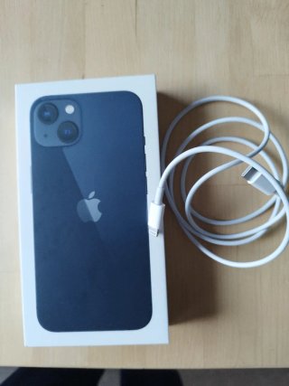 iPhone 13 con fundas y protector