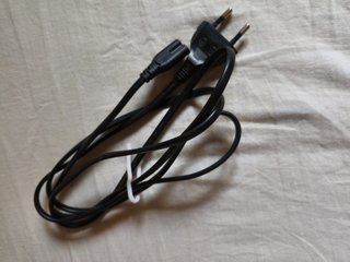 PS4 Slim 500GB + 4 Juegos + Cables
