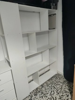 Estantería blanca modular