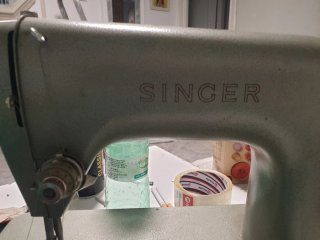 Máquina de escribir y coser antiguas