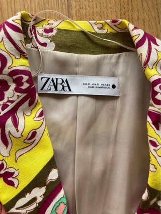 Traje Zara estampado