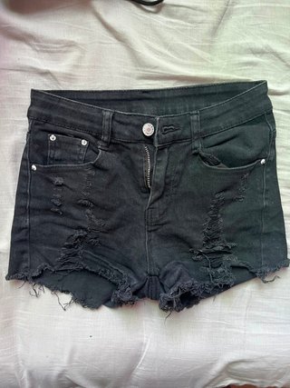 Pantalón corto mujer negro desgastado