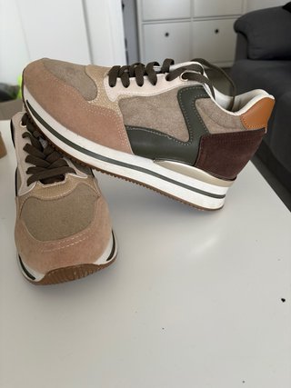 Tenis casuales mujer beige y rosa