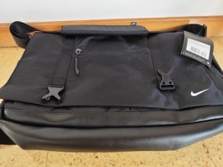 Bolsa bandolera Nike negra