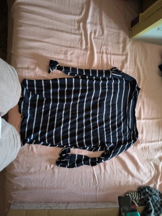 Maglia a righe nere e bianche