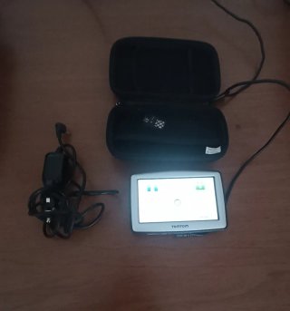 GPS TomTom con funda y cargador