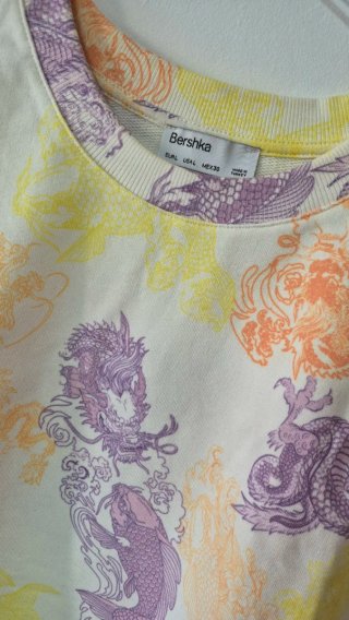 Camiseta Crop Top Bershka Estampado Dragones