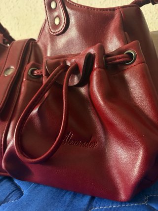 Bolso Alexander burdeos con múltiples bolsillos
