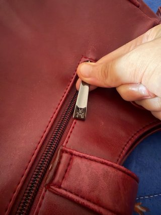 Bolso Alexander burdeos con múltiples bolsillos