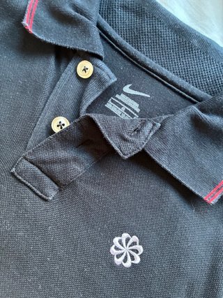 Polo Nike Negro con detalles rojos