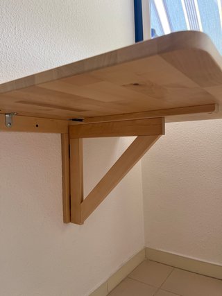 Mesa plegable de pared IKEA.