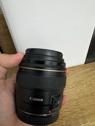 Canon EF 85mm f/1.8 USM
