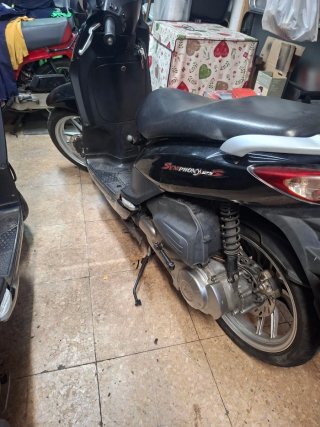 Moto Scooter SYM Negra