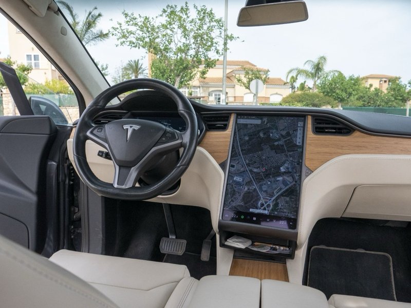 Tesla Model X 2018 - foto 1
