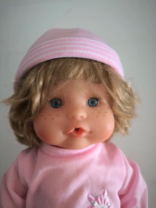 Boneca Famosa Rosa com Pijama