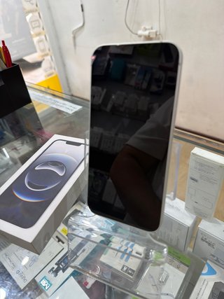 iPhone 16e 128GB batería 100% usado dos semanas