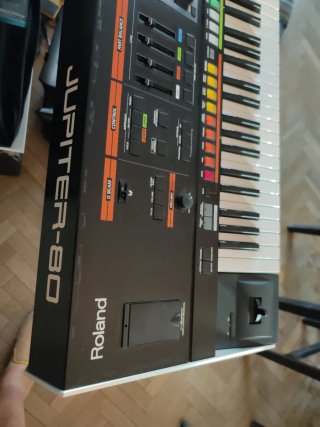 Sintetizador Roland Jupiter-80 con stand original