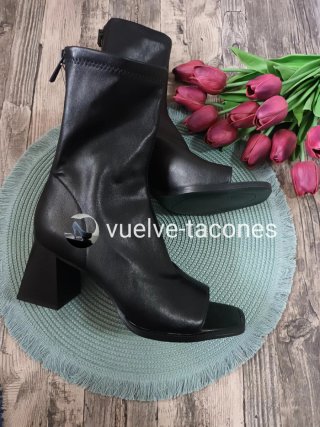 Botín cut eco piel ♡ Stradivarius * núm 37