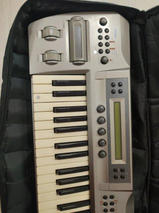 Sintetizador Korg Prophecy con Pedalera EC5