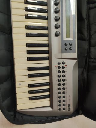 Sintetizador Korg Prophecy con Pedalera EC5