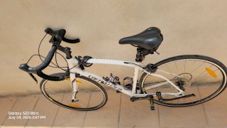 Bicicleta de carretera Specialized blanca
