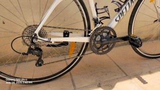 Bicicleta de carretera Specialized blanca