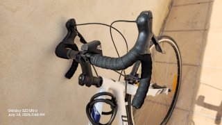 Bicicleta de carretera Specialized blanca