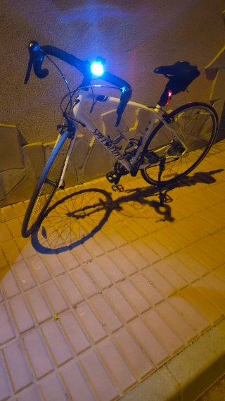 Bicicleta de carretera Specialized blanca