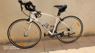 Bicicleta de carretera Specialized blanca