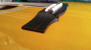 Guitarra Guild Jumbo con estuche
