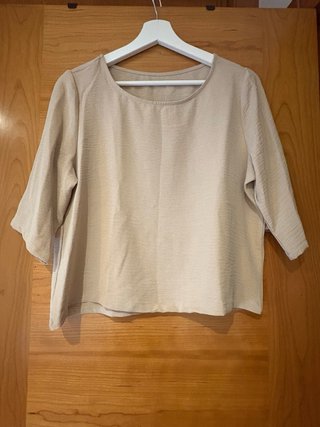 Vestido largo beige con sobrecamisa