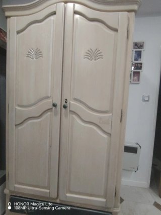 Armario de madera maciza beige y verde