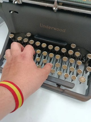 ANTIGUA MÁQUINA DE UNDERWOOD