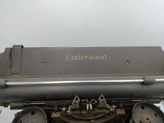 ANTIGUA MÁQUINA DE UNDERWOOD